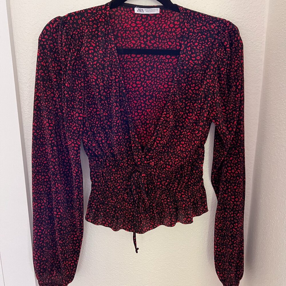 Zara Red and Black Low Cut, Tie Front Floral Womens Long Sleeve Top Size Medium